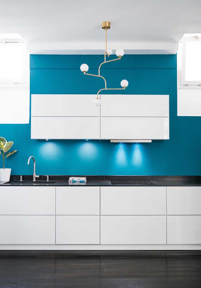 Cozinha azul turquesa