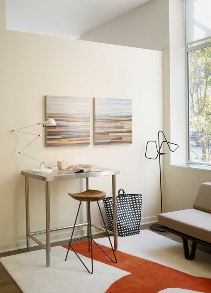 A luminária de mesa articulável é perfeita para ambientes de trabalho, estudo e leitura já que ela permite o direcionamento exato da luz