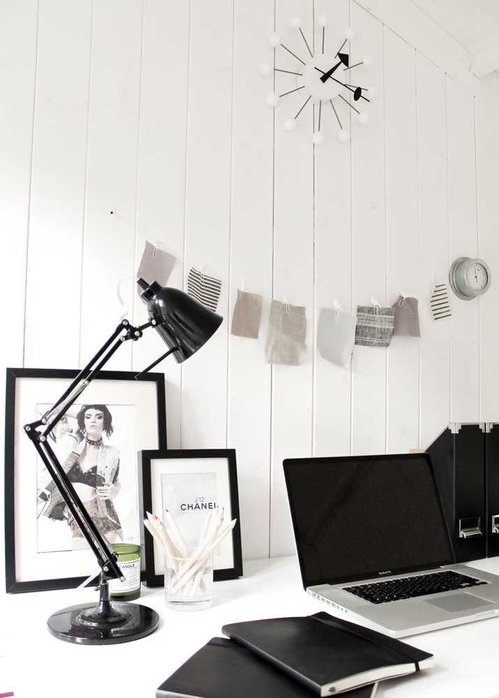 Atenção para a altura da luminária de mesa, especialmente quando utilizada em ambientes de trabalho e estudo; lembre-se que ela não pode gerar sombras