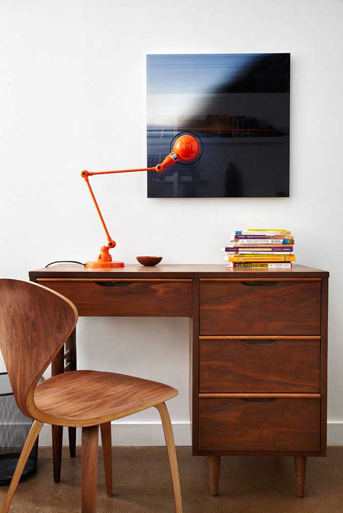 Luminária de mesa laranja: uma peça para ver e ser vista